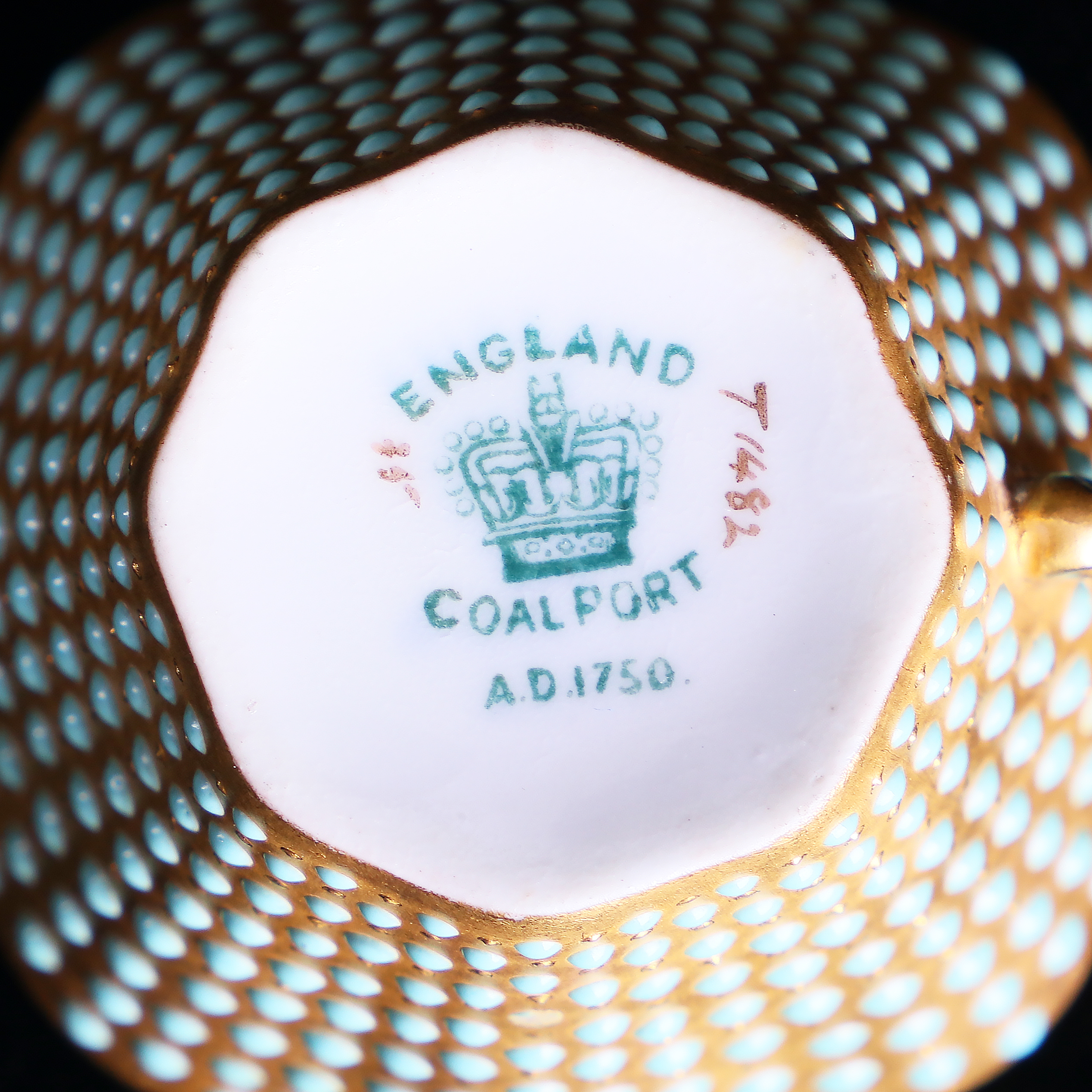 英國Coalport琺瑯立體珠點花瓣型杯碟組:圖片 4