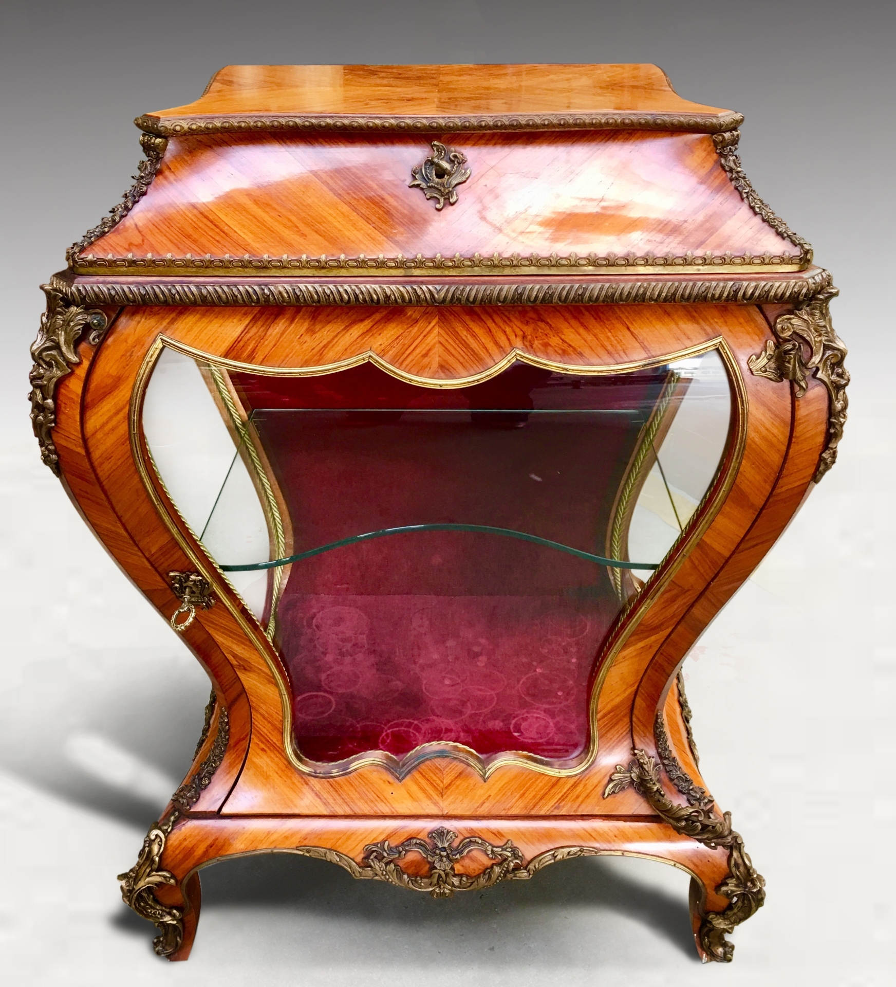 法國沃子爵堡訂制單門展示櫃