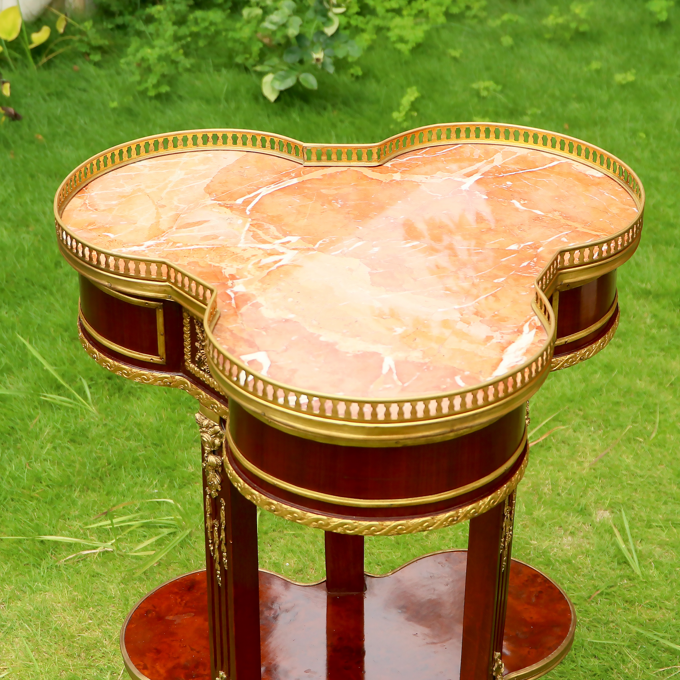 義大利三葉形崁銅大理石小邊桌:圖片 4