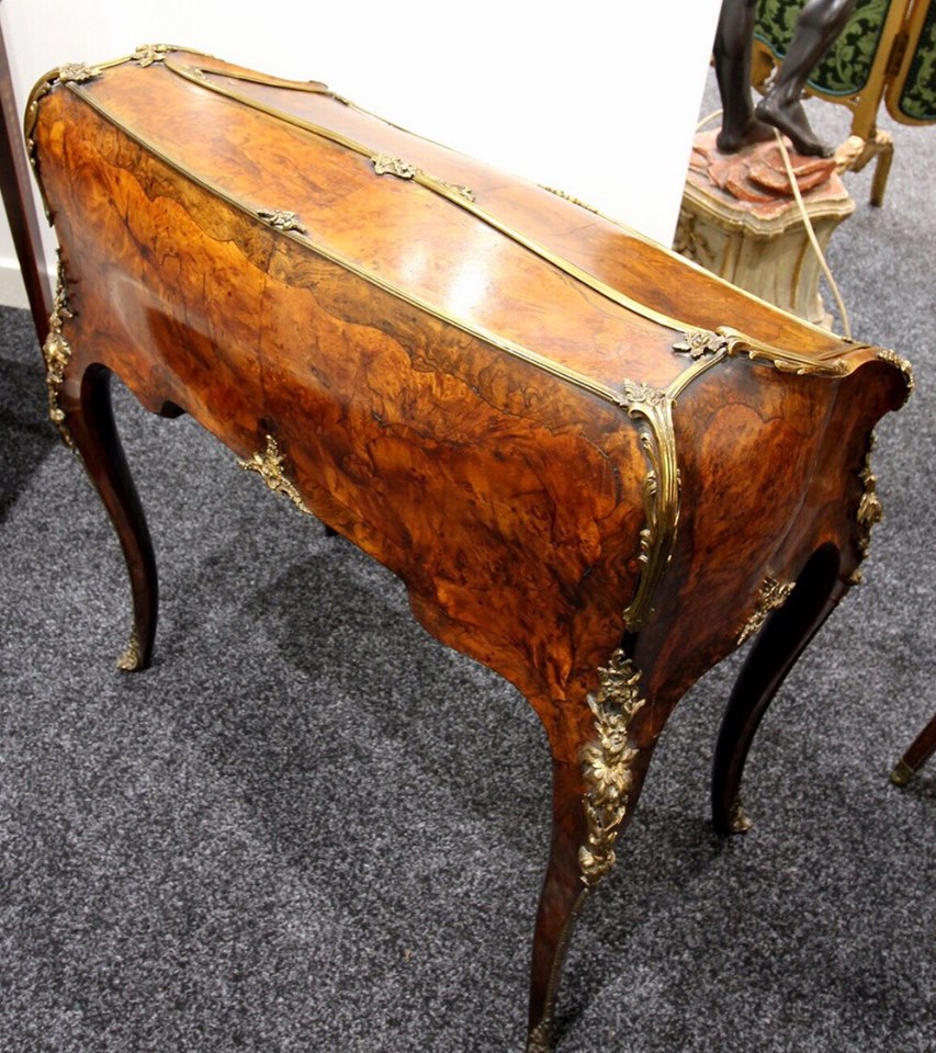 向大師致敬之作-路易十五風格鎏金樹瘤雙肩式寫字桌:圖片 4