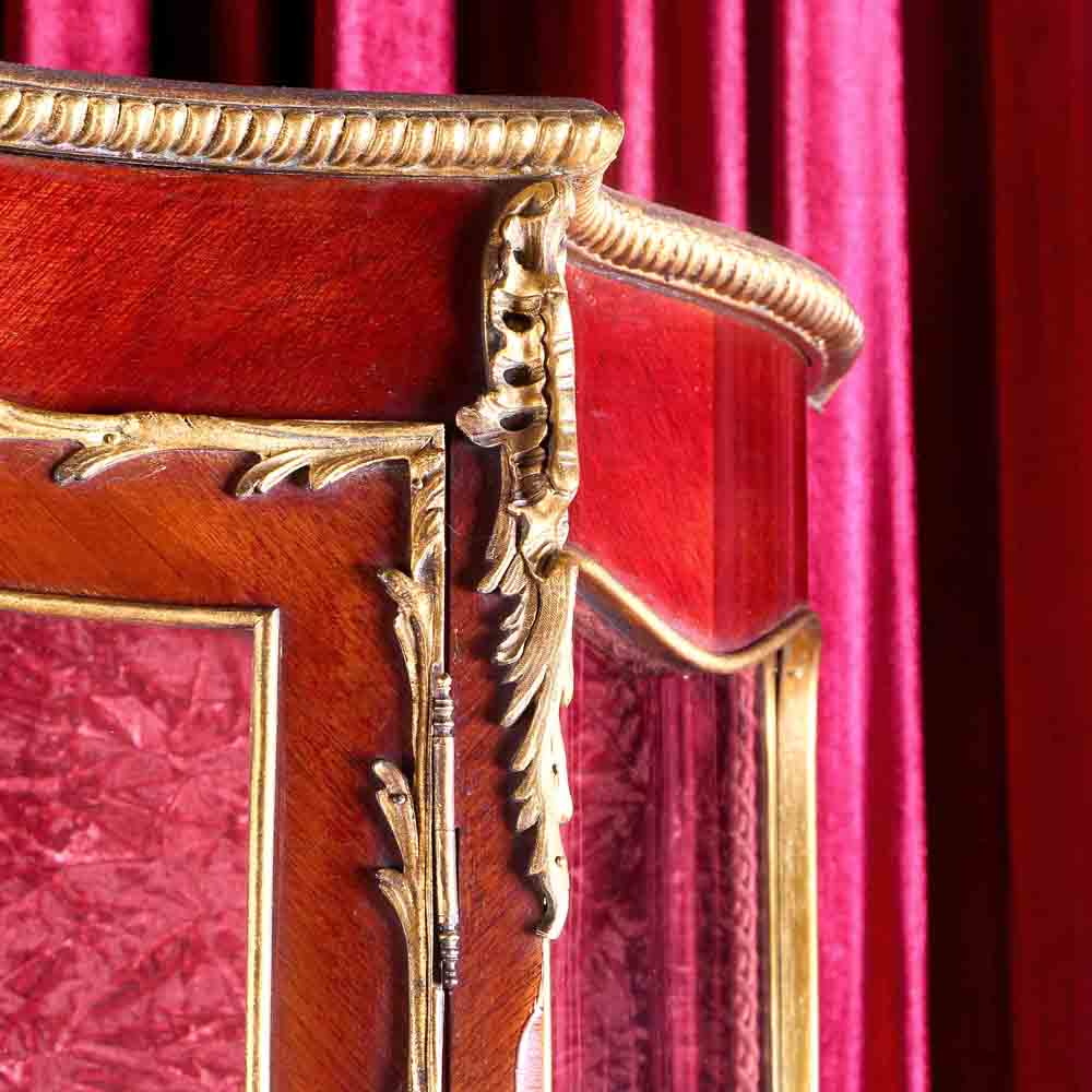 法國路易十五華鐸畫風Vernis Martin鎏金雙門展示櫃:圖片 2