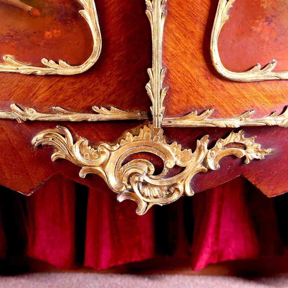 法國路易十五華鐸畫風Vernis Martin鎏金雙門展示櫃:圖片 9