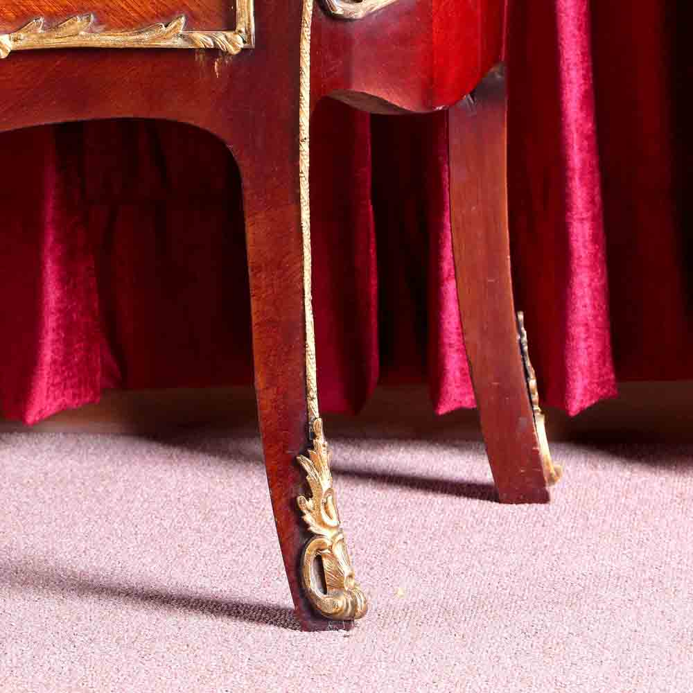 法國路易十五華鐸畫風Vernis Martin鎏金雙門展示櫃:圖片 10