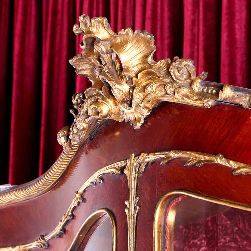 法國路易十五華鐸畫風Vernis Martin鎏金雙門展示櫃:圖片 11