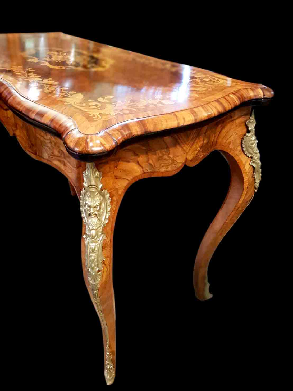 法國路易十五風格胡桃樹瘤鑲崁銅飾多功能桌:圖片 3