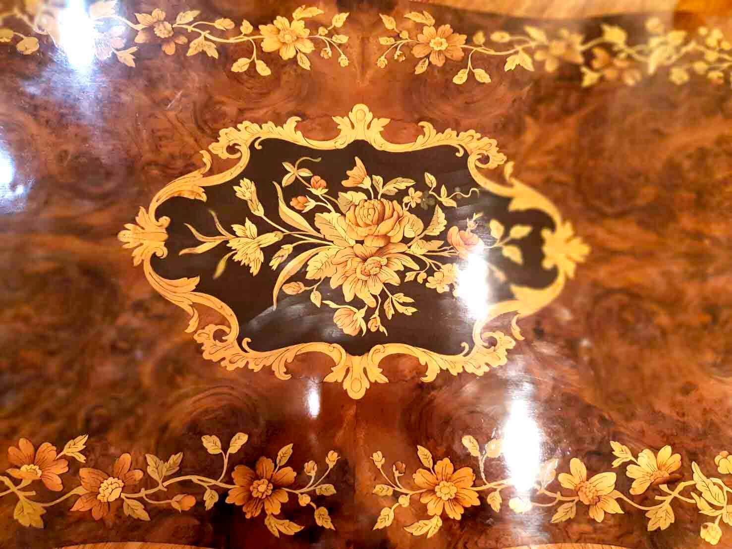 法國路易十五風格胡桃樹瘤鑲崁銅飾多功能桌:圖片 6