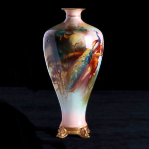 皇家伍斯特全手繪孔雀花器