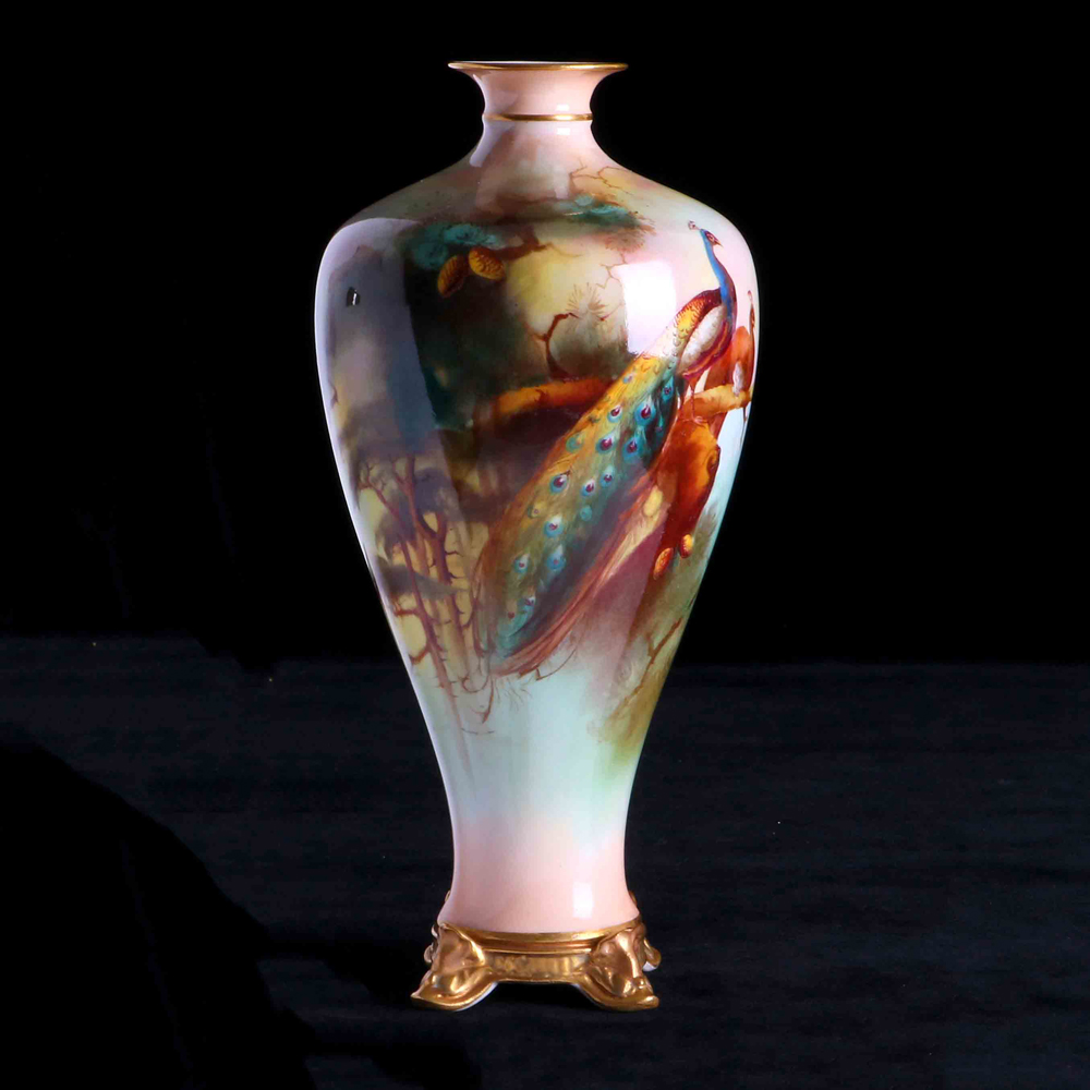 皇家伍斯特全手繪孔雀花器