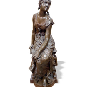 椅上的少婦銅雕作品