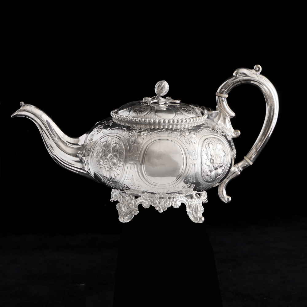 英國維多利亞洛可可風格浮雕銀器茶具三件組:圖片 5