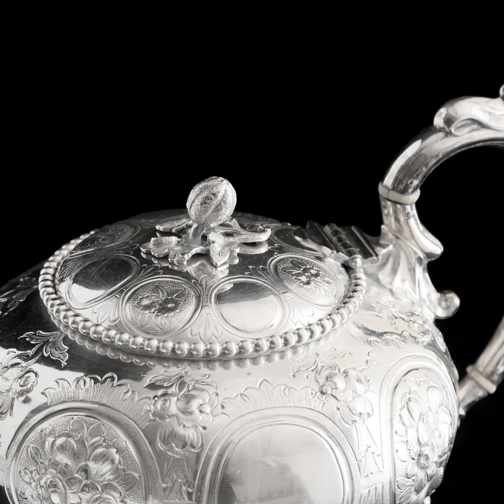 英國維多利亞洛可可風格浮雕銀器茶具三件組:圖片 6