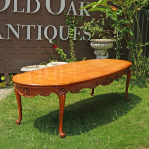 法國路易十五風格雕刻橡木餐桌