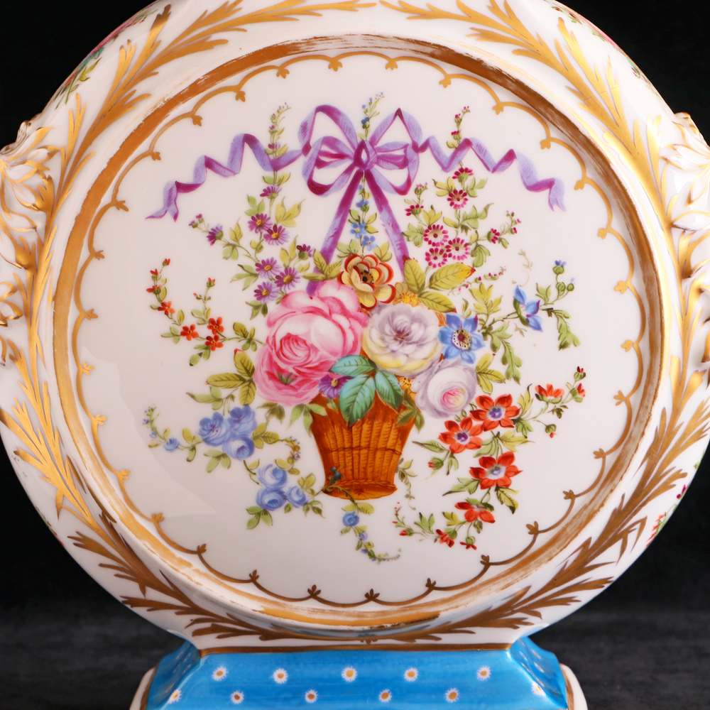 法國Porcelaine de Paris緞帶繽紛花藍雙面手繪雙耳花器一對:圖片 2