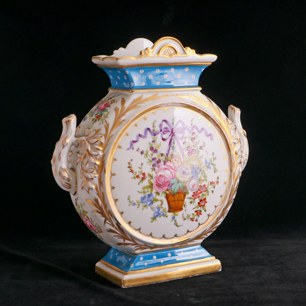 法國Porcelaine de Paris緞帶繽紛花藍雙面手繪雙耳花器一對:圖片 4