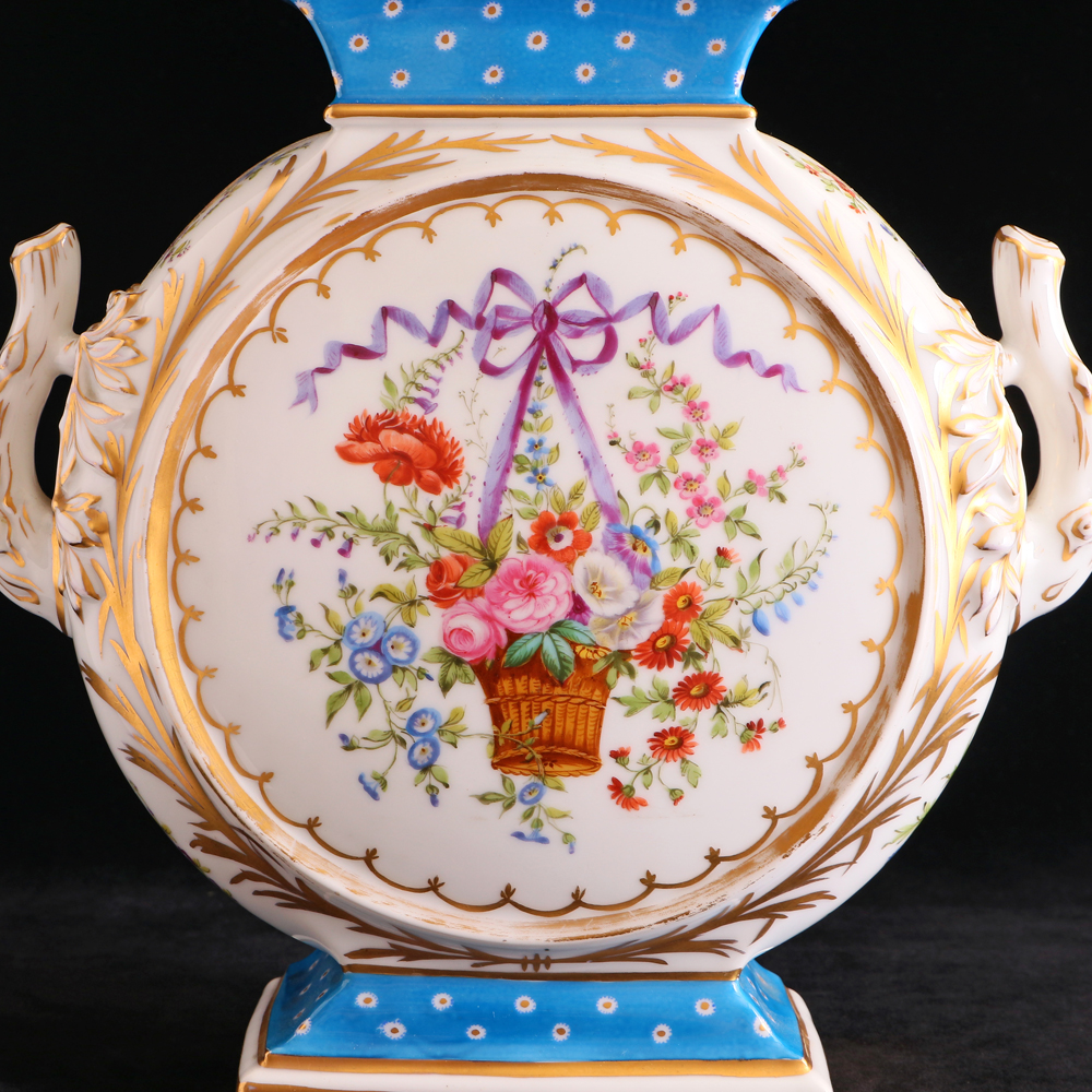 法國Porcelaine de Paris緞帶繽紛花藍雙面手繪雙耳花器一對:圖片 3